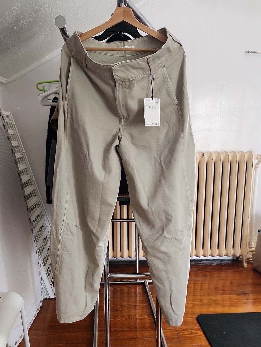 Balloon jeans with seams